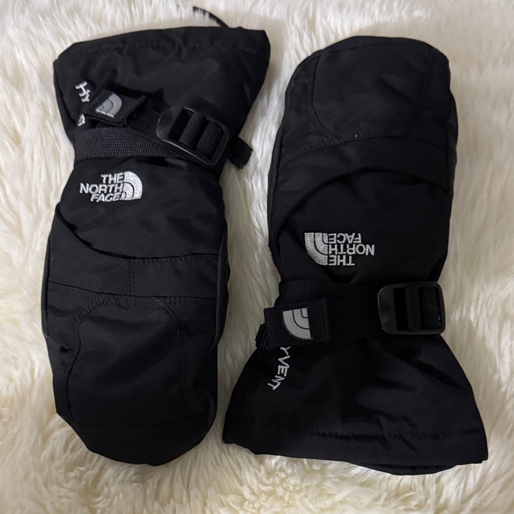 The North Face Black youth small Insulated Mittens